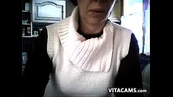 Older Web Cam Slut Showing Tits